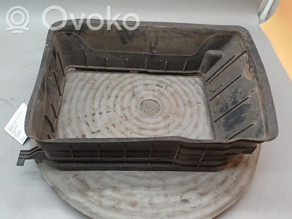 Priekšējais režģis   215586371R
