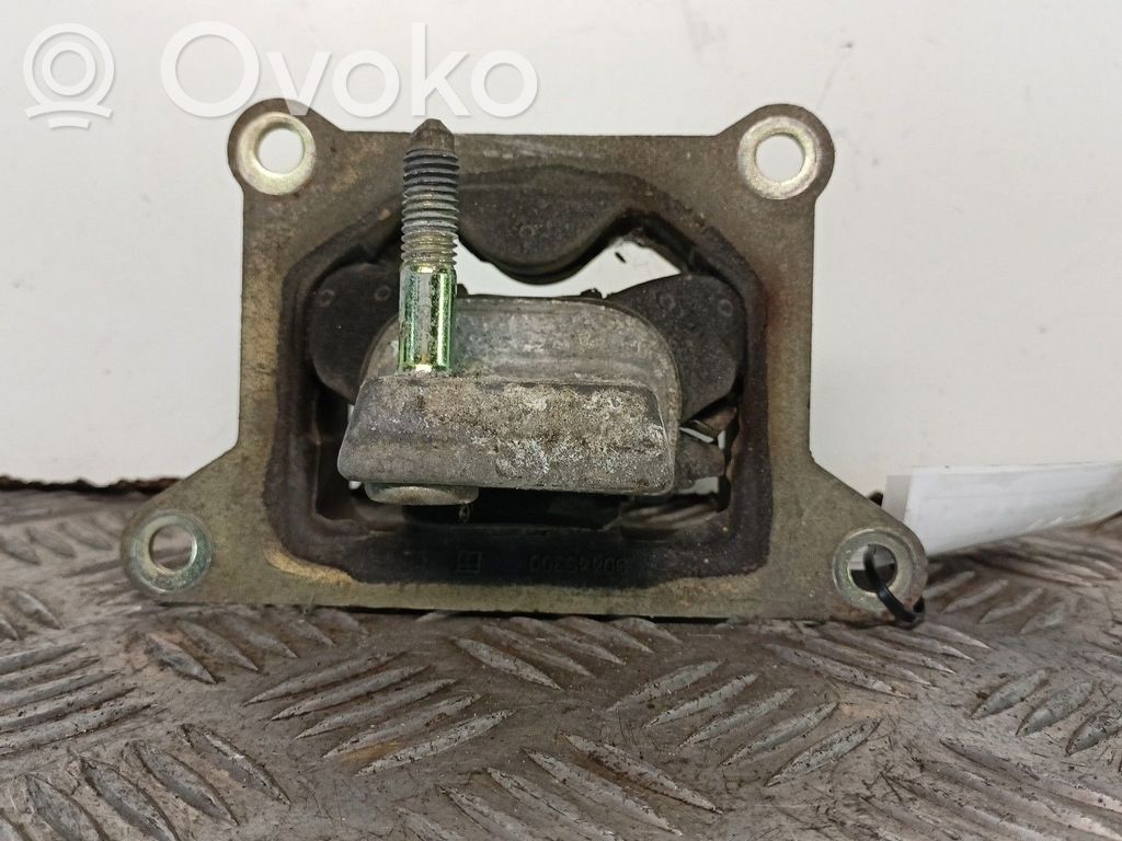 Opel Corsa B Подушка двигателя 