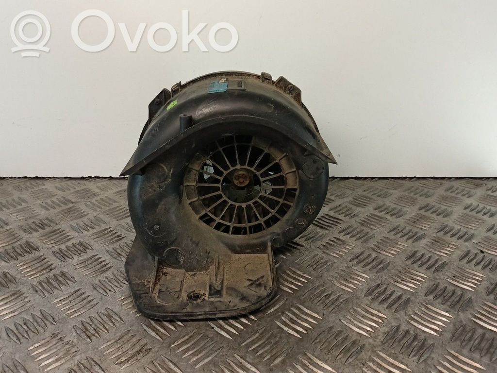 Lämmittimen puhallin   7700810270,833746K,VALEO