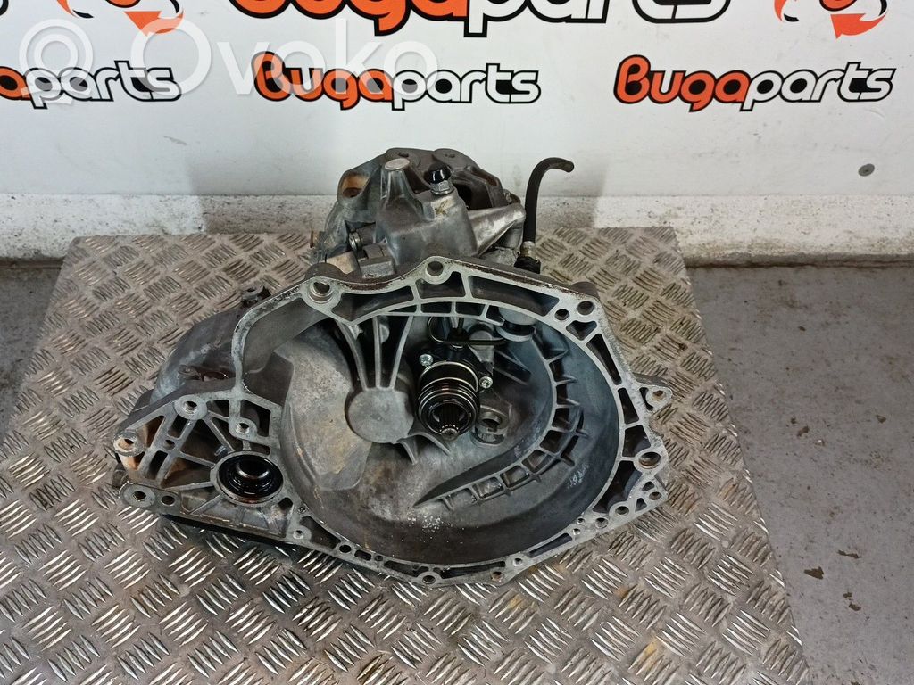 Manual 5 speed gearbox   F13C394