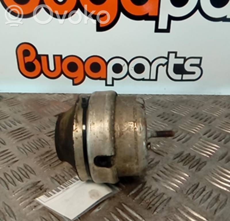 Audi A4 S4 B6 8E 8H Engine mount bracket 