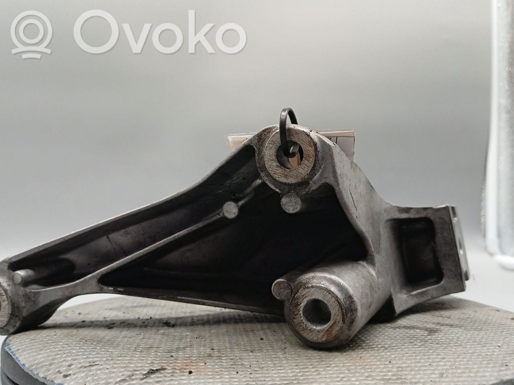 Engine mount bracket   8E0199307S