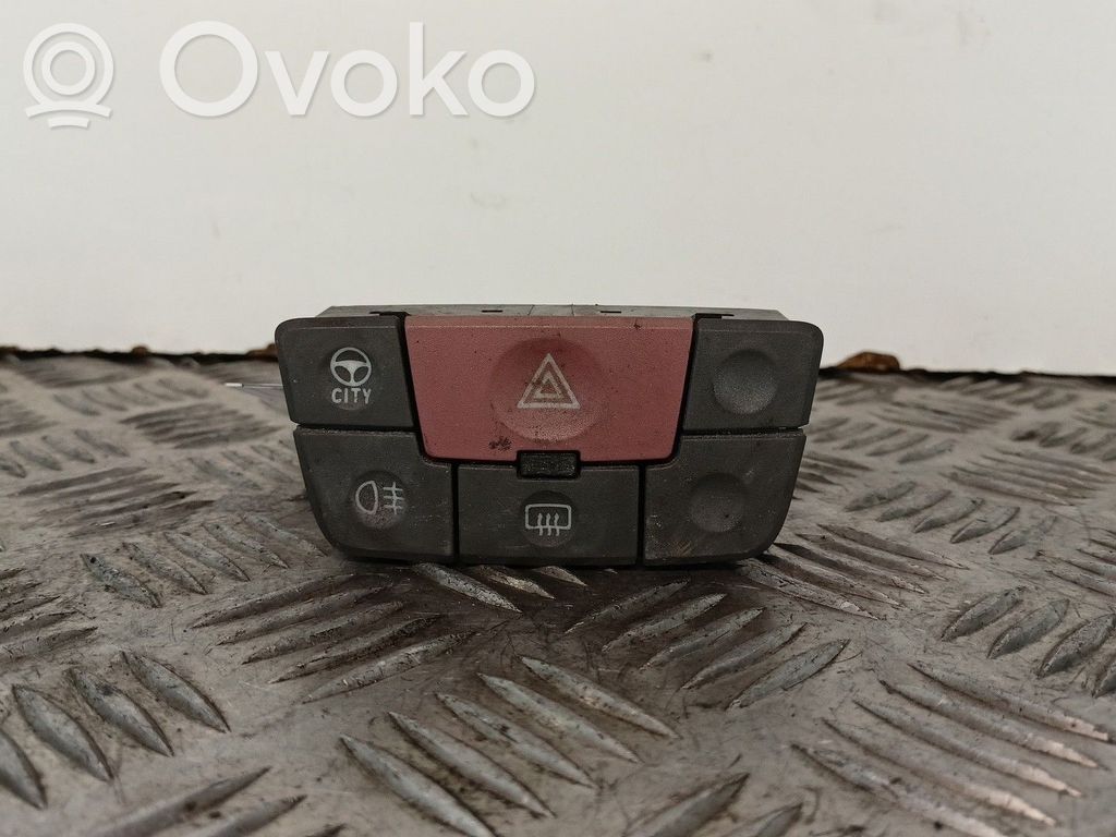 Botón interruptor de luz de peligro   735357113,04183,B883