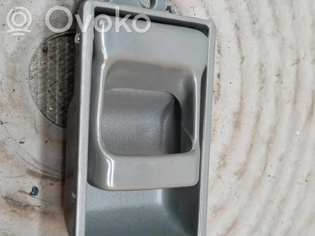 Nissan King Cab Manecilla interna puerta delantera 