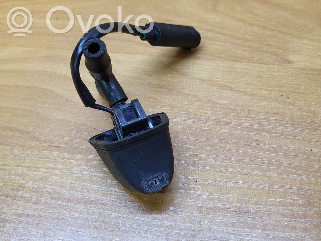 Windshield washer spray nozzle   8365385