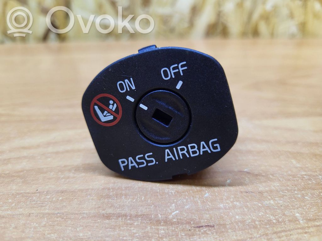 Volvo XC60 Passenger airbag on/off switch 