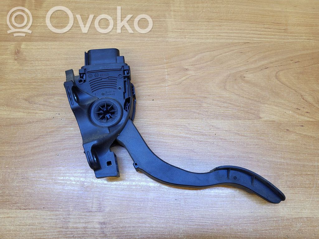 Volvo V70 Accelerator throttle pedal 