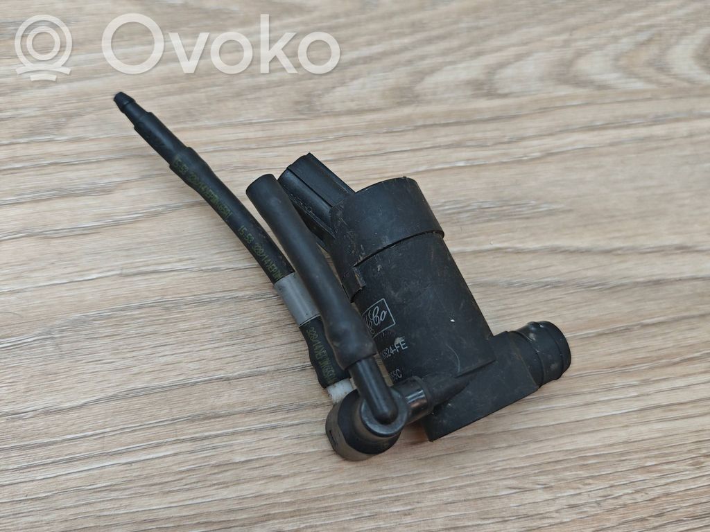 Volvo XC70 Windscreen/windshield washer pump 