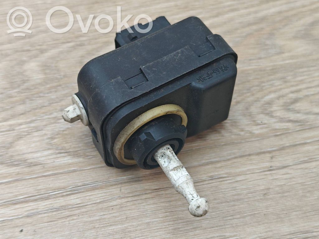 Headlight level adjustment motor