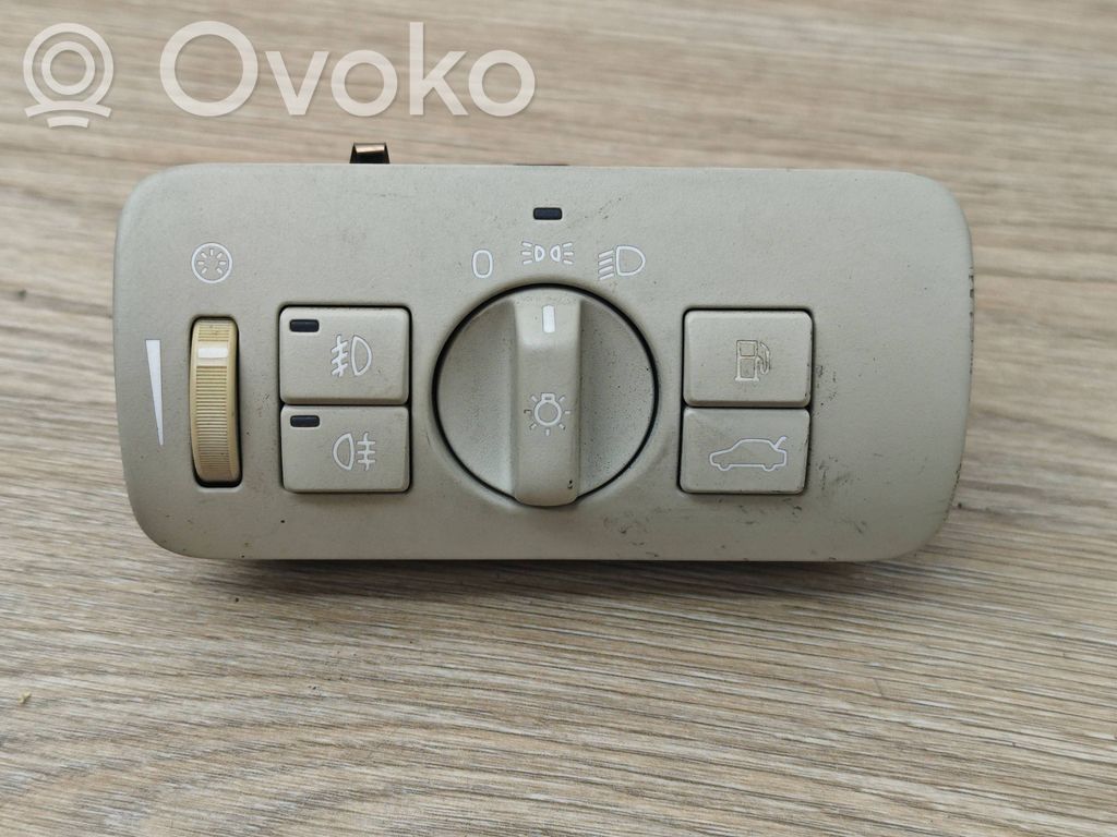 Light switch   30739418
