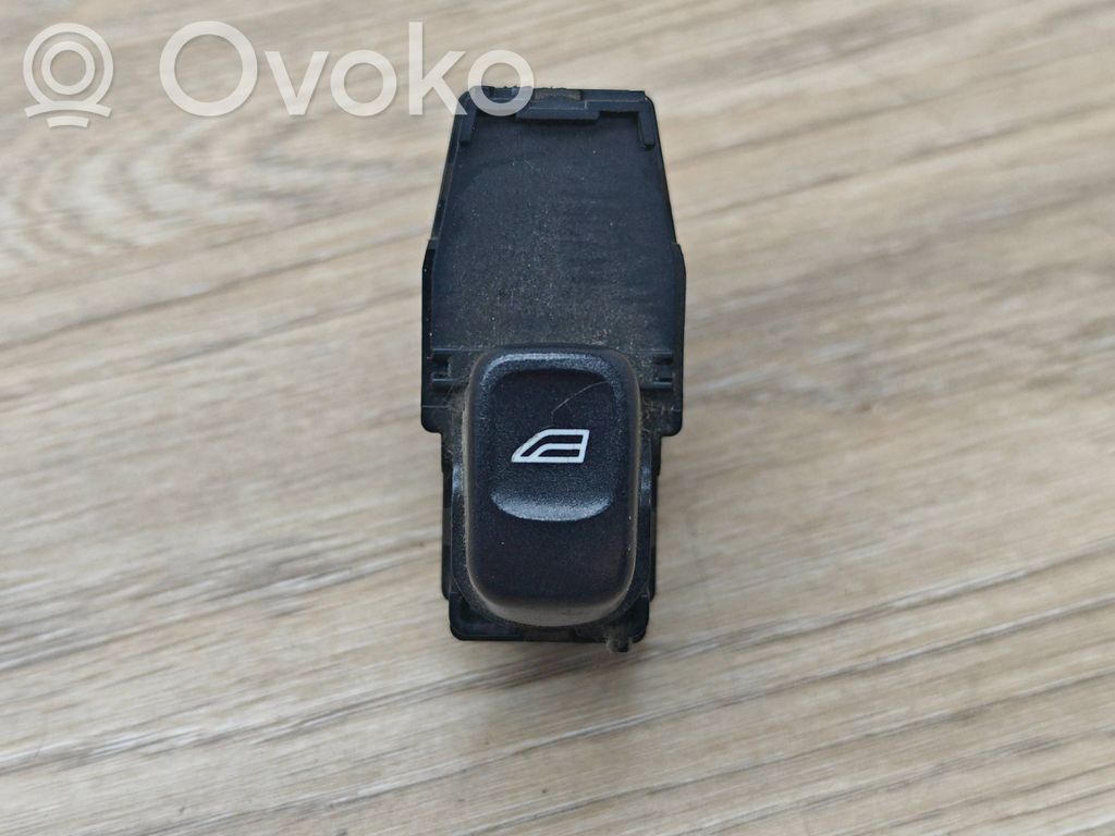 Electric window control switch   30658696,5586N3RUA,03120700