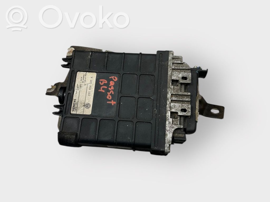 Volkswagen PASSAT B4 Engine control unit/module 