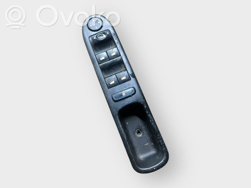 Peugeot 307 Electric window control switch 