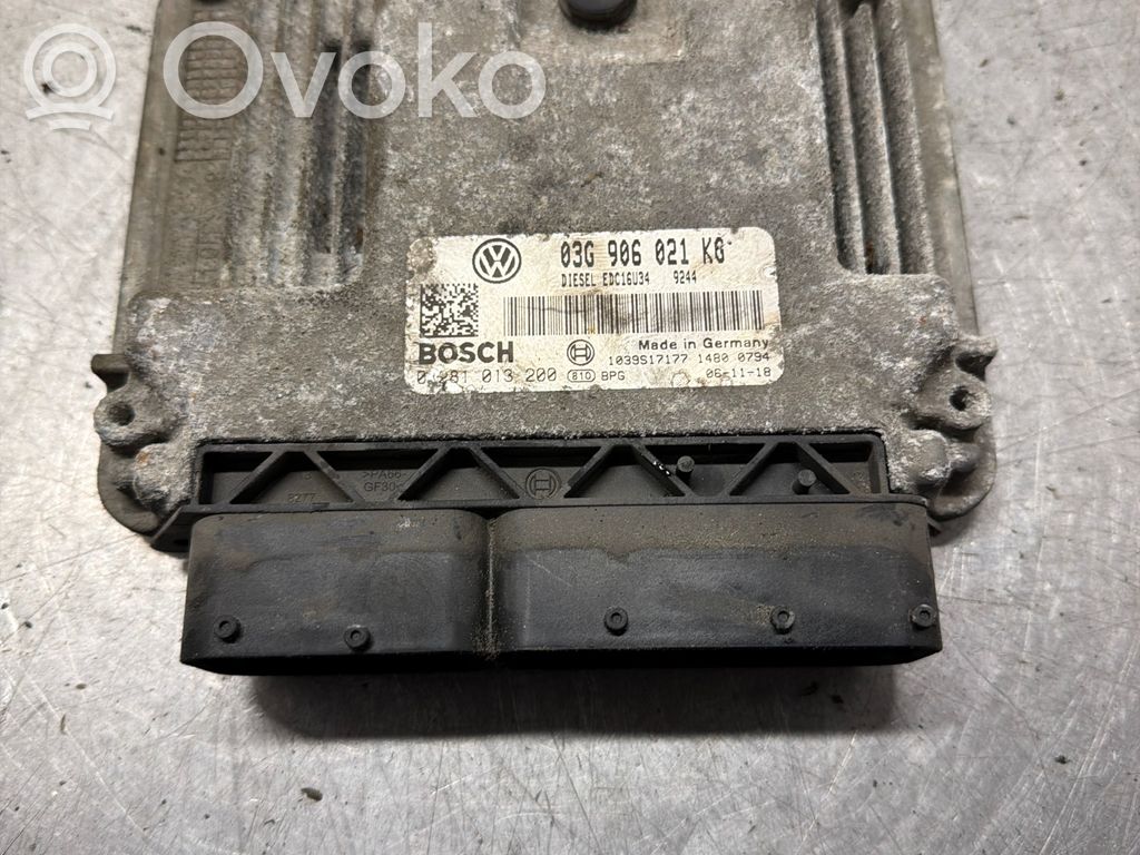 Volkswagen Golf V Engine control unit/module 
