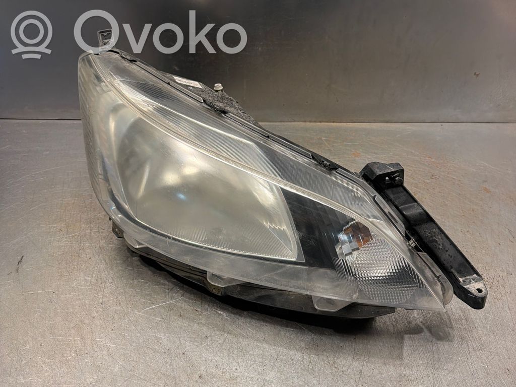 Nissan NV200 Lampa przednia 