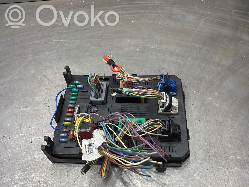 Peugeot 407 Module de fusibles 