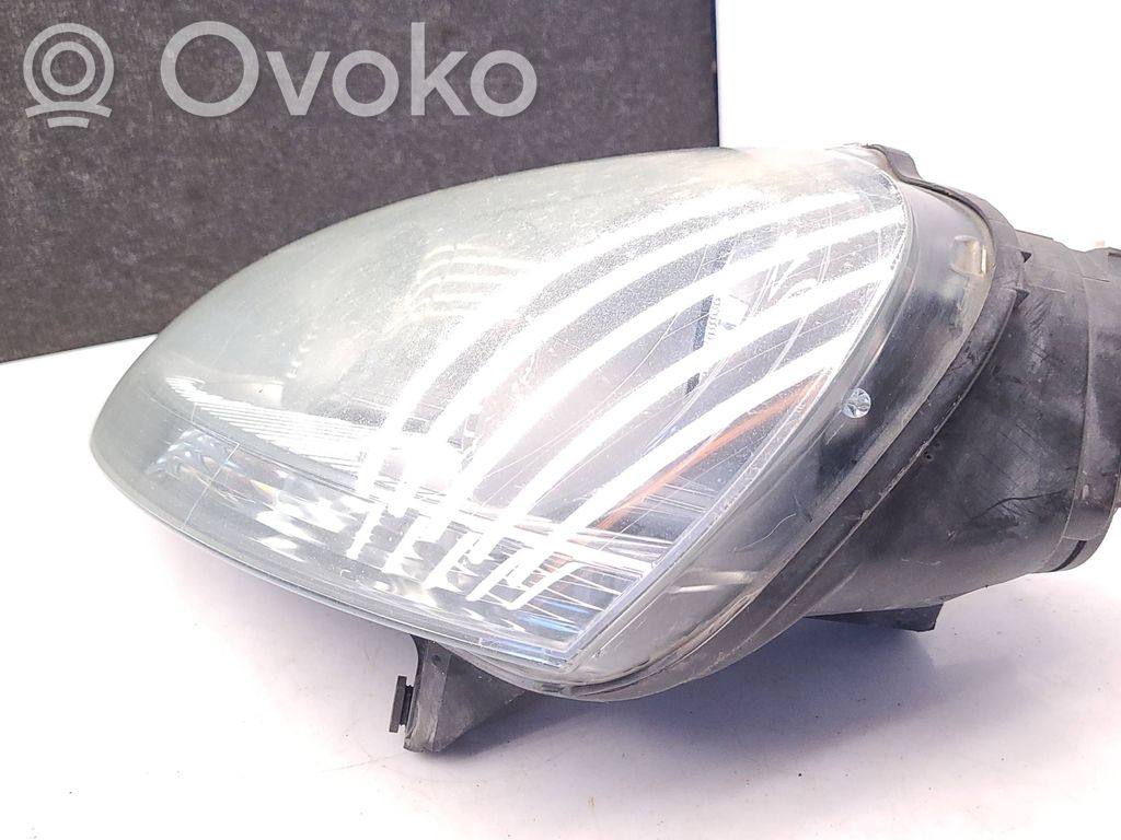 Volkswagen Golf V Lampa przednia 