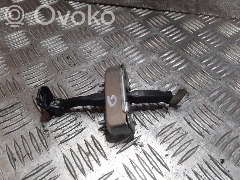 Toyota Corolla Verso AR10 Takaoven pidätin 