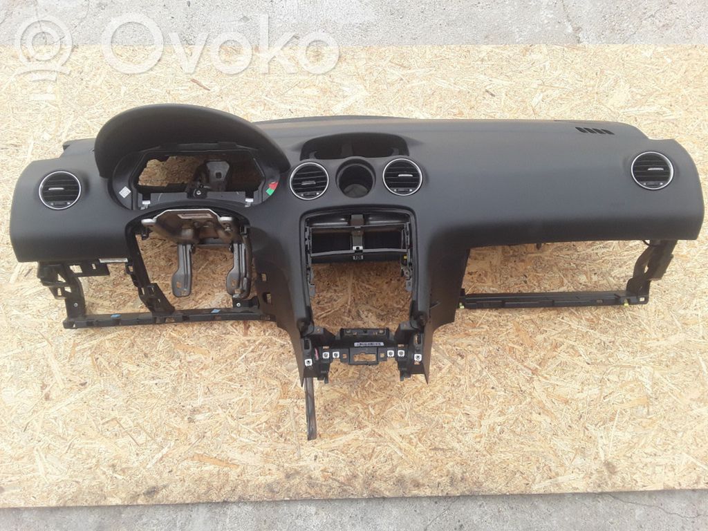Peugeot 308 Panelis 