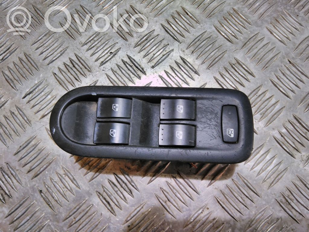 Renault Megane II Electric window control switch 