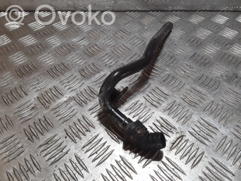 Volkswagen PASSAT B5.5 Engine coolant pipe/hose 