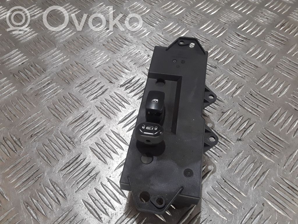 Electric window control switch   04685982AH