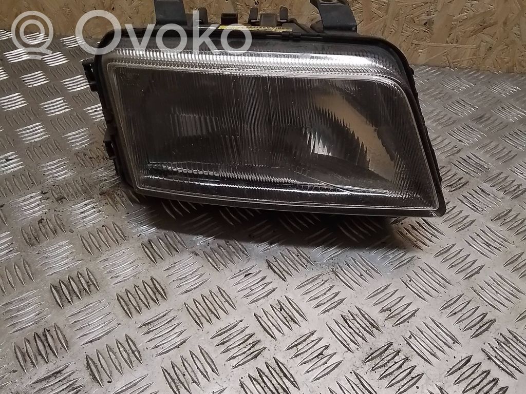 Audi A4 S4 B5 8D Lampa przednia 