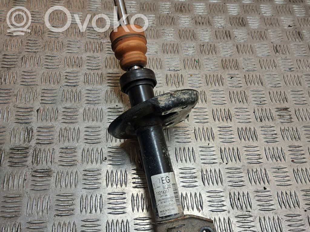 Opel Corsa D Priekšpusē amortizators 