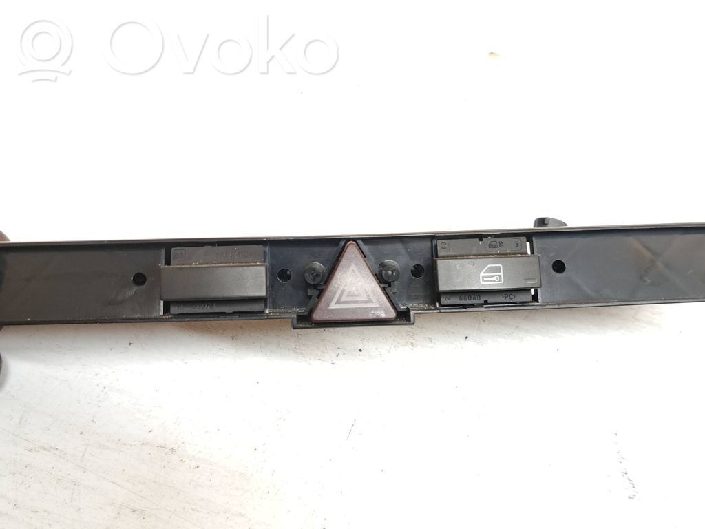 Opel Astra H Hazard light switch 
