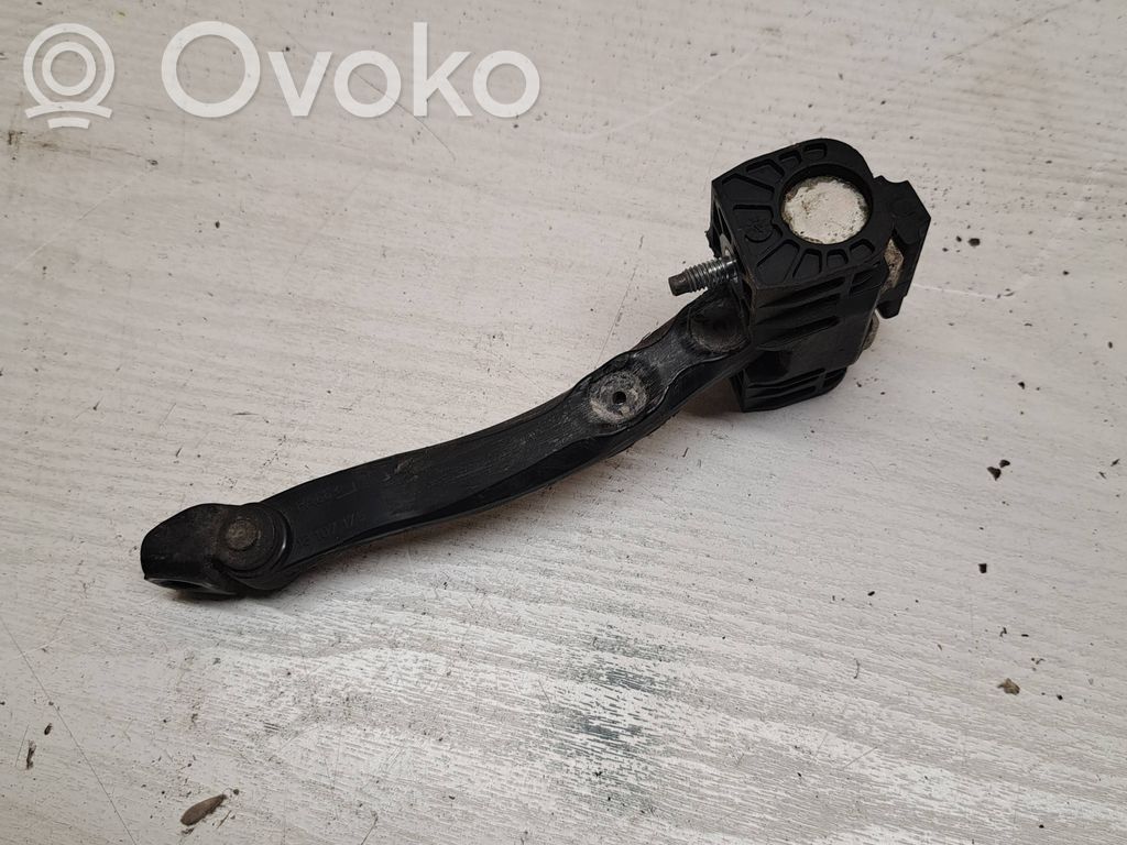 Opel Astra H Etuoven pidätin 