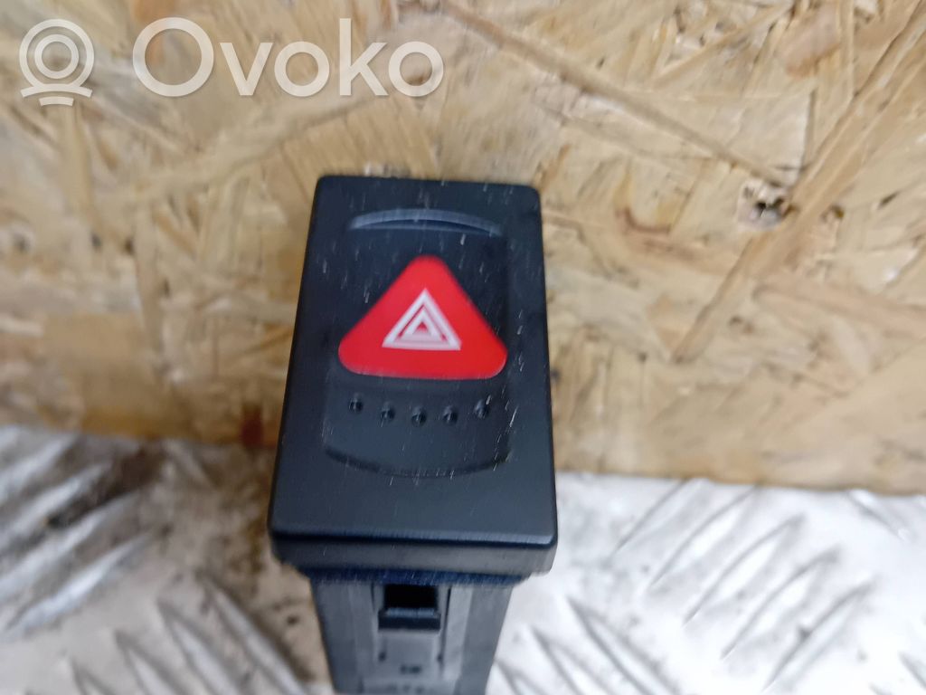 Volkswagen PASSAT B5 Przycisk świateł awaryjnych 
