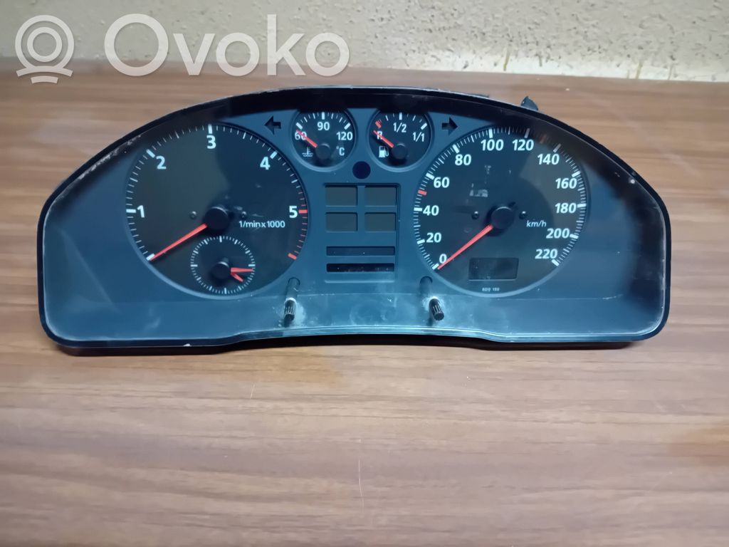 Audi A4 S4 B5 8D Speedometer (instrument cluster) 