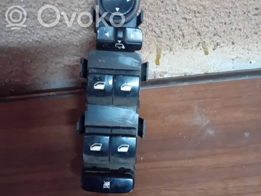 Peugeot 407 Electric window control switch 