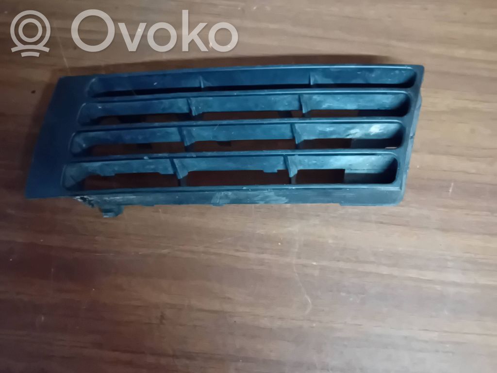 Audi A4 S4 B5 8D Etupuskurin alempi jäähdytinsäleikkö 
