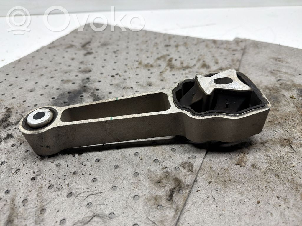 Volvo XC70 Engine mount bracket 