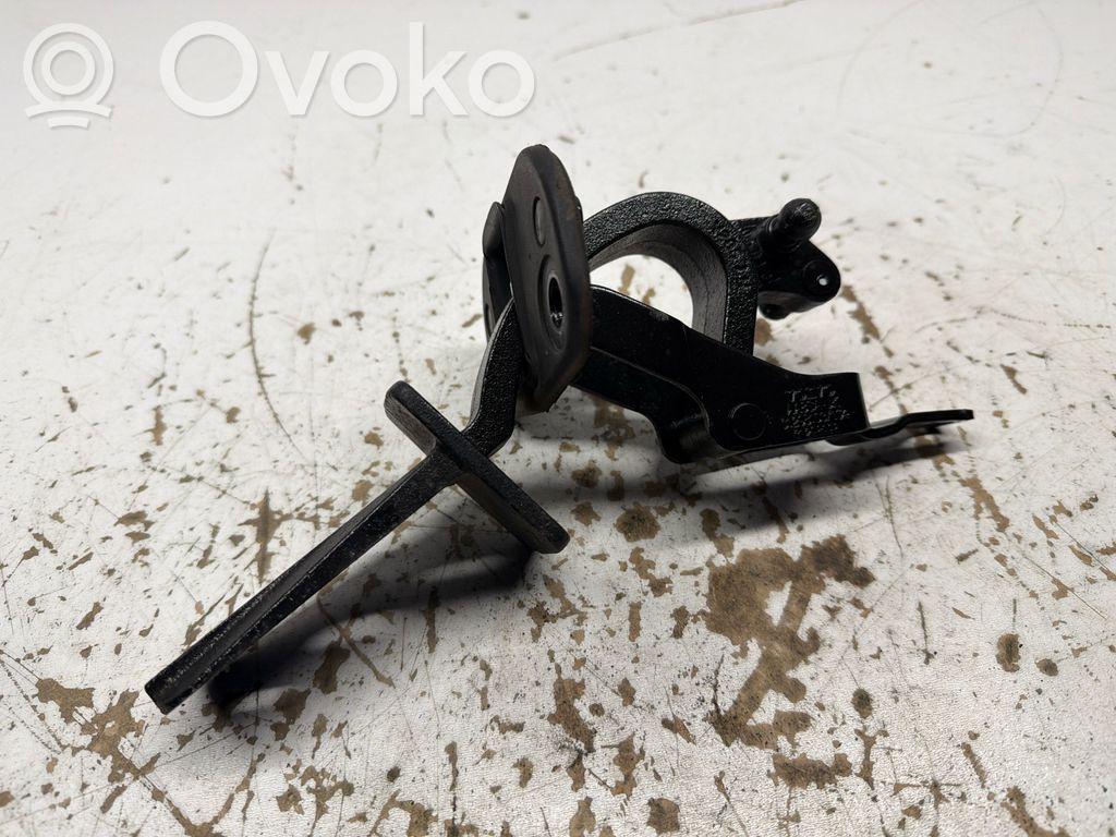 Volvo XC70 Tailgate/trunk/boot hinge 