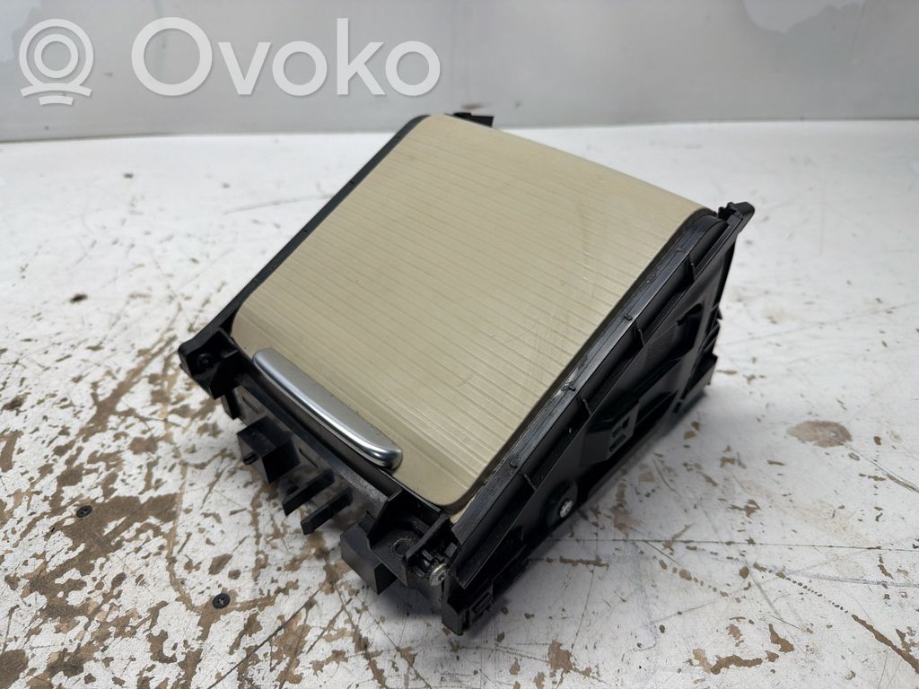 Volvo XC70 Przedni uchwyt na kubek tunelu środkowego 