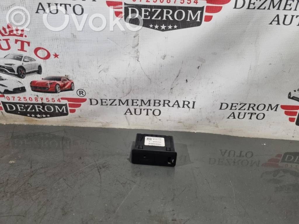 Renault Megane IV Enchufe conector USB 