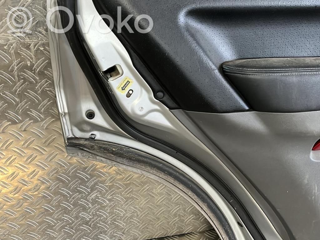 Mitsubishi Pajero Puerta trasera 