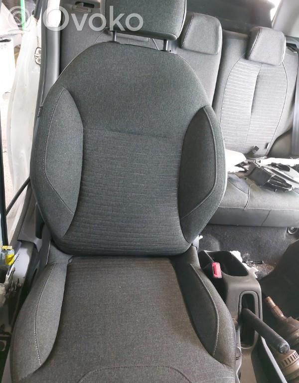 Citroen C3 Etumatkustajan istuin 