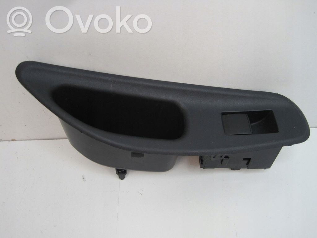Toyota Yaris Konsola środkowa / Panel sterowania 