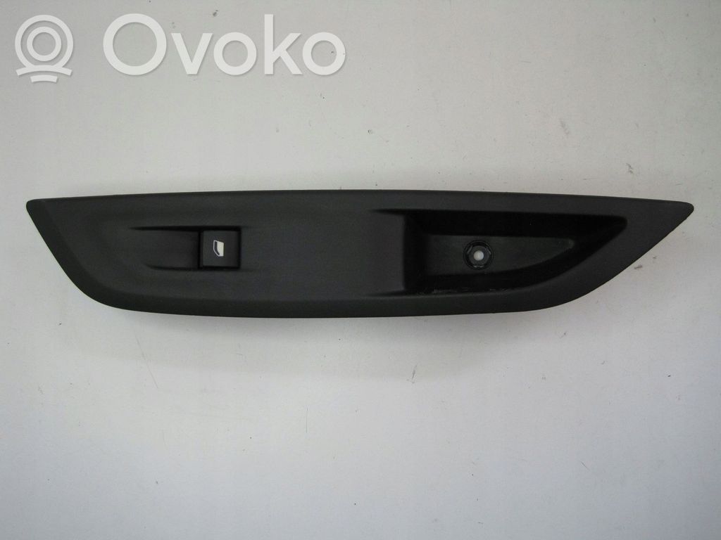 Peugeot 208 II Central console control unit 