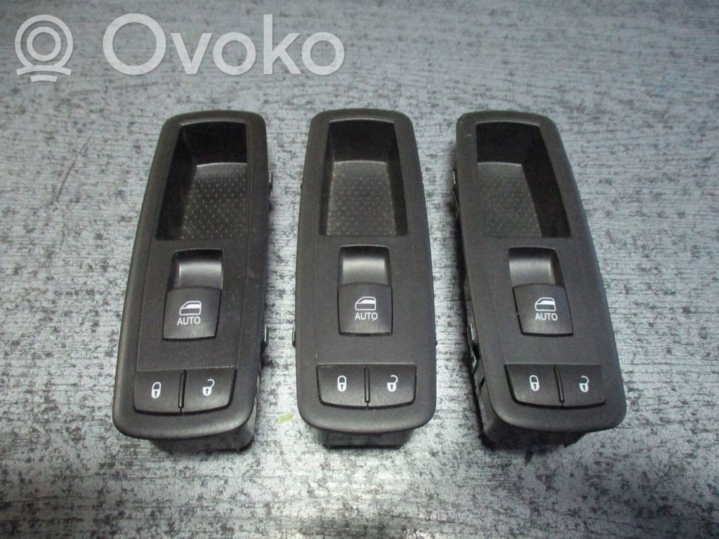 Jeep Cherokee Central console control unit 