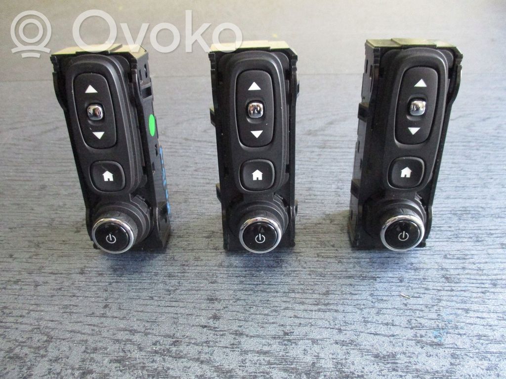 Renault Clio IV Other engine bay part 