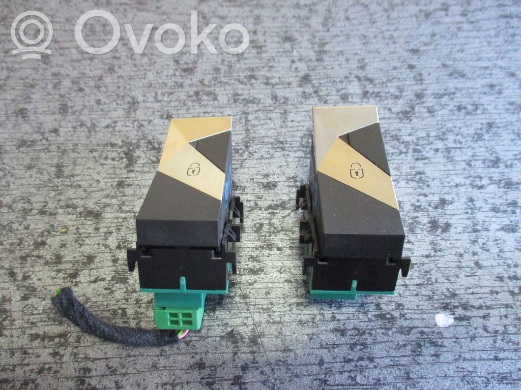 Citroen DS3 Central console control unit 