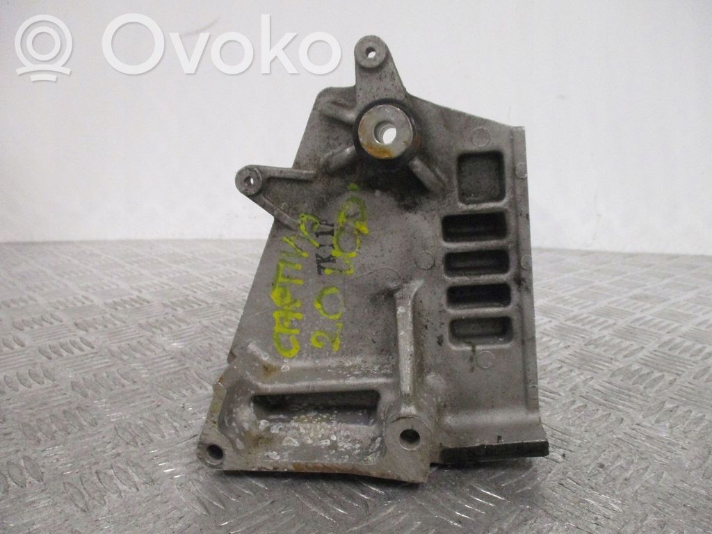 Chevrolet Captiva Engine mount bracket 