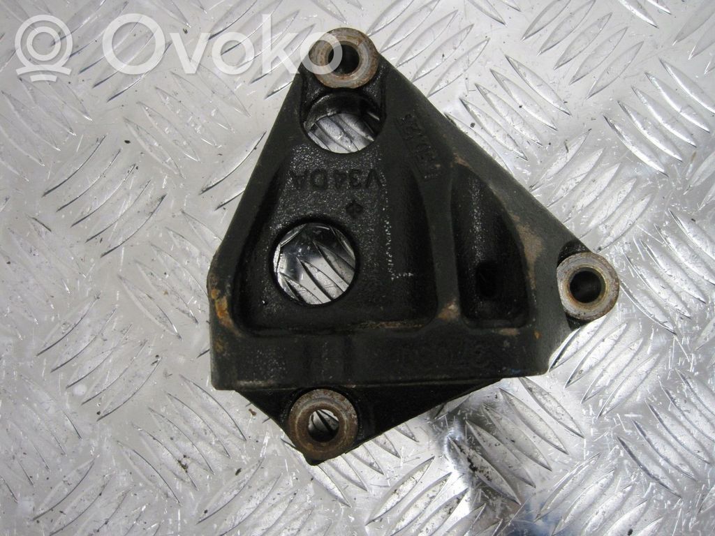 Toyota Hilux (N140, N150, N160, N170) Engine mount bracket 