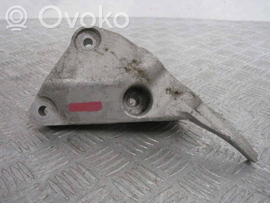 Engine mount bracket   13365327