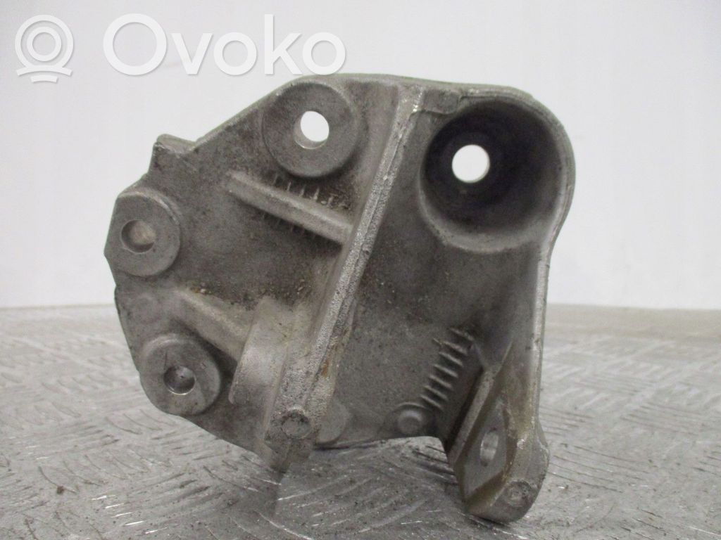 Peugeot 407 Engine mount bracket 