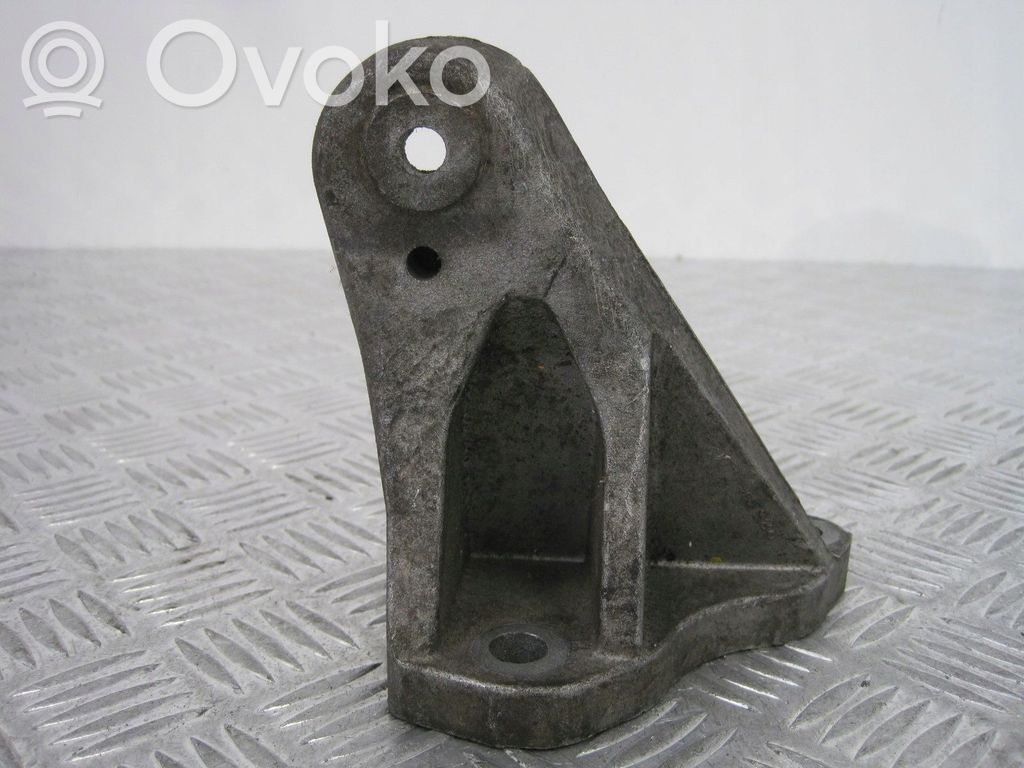 Engine mount bracket   5R836037BB